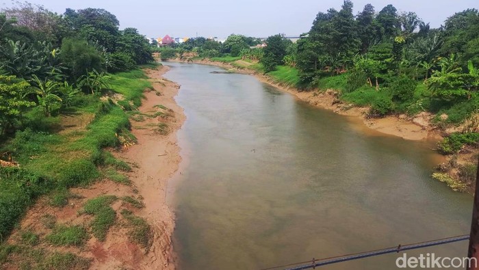 Kondisi terkini Sungai Citarum di Karawang.