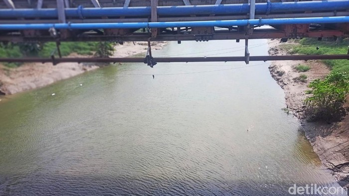 Kondisi terkini Sungai Citarum di Karawang.