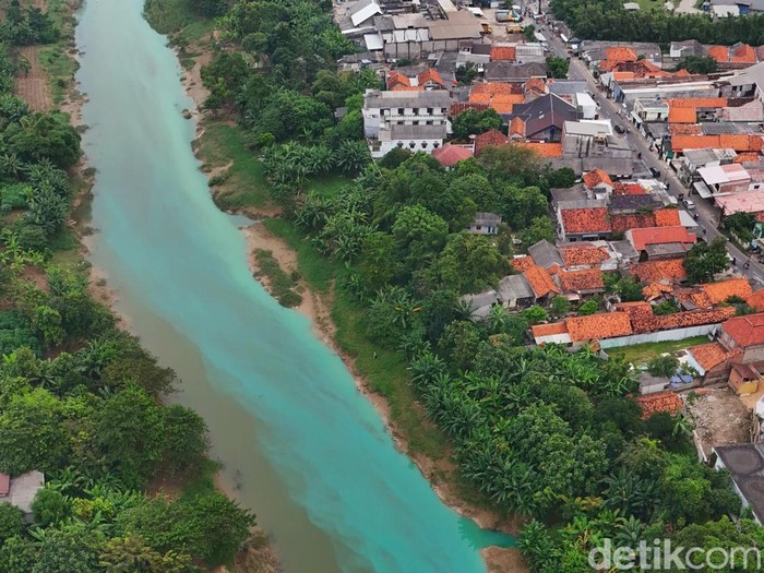 Kondisi terkini Sungai Citarum di Karawang.