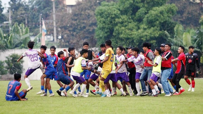 Laga Tim Kota Malang Vs Bojonegoro di Porprov Jatim IX ricuh