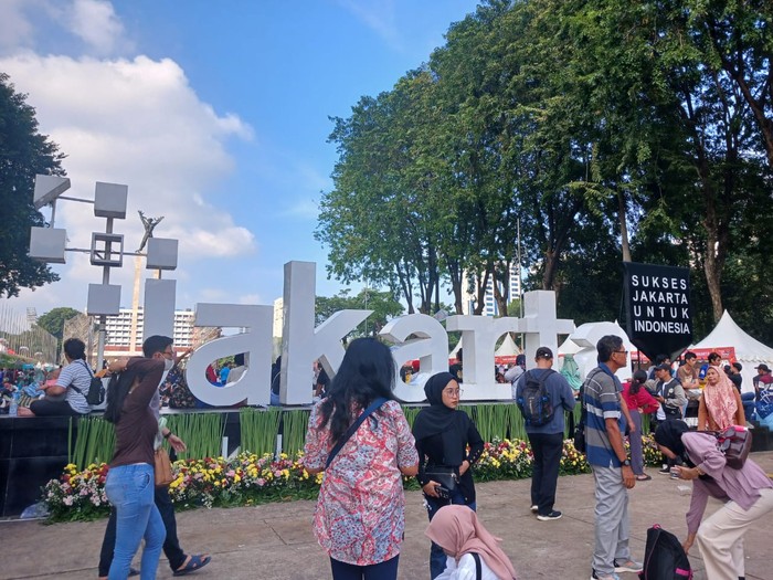 Suasana di Lapangan Banteng jelang malam puncak HUT ke-498 Jakarta.