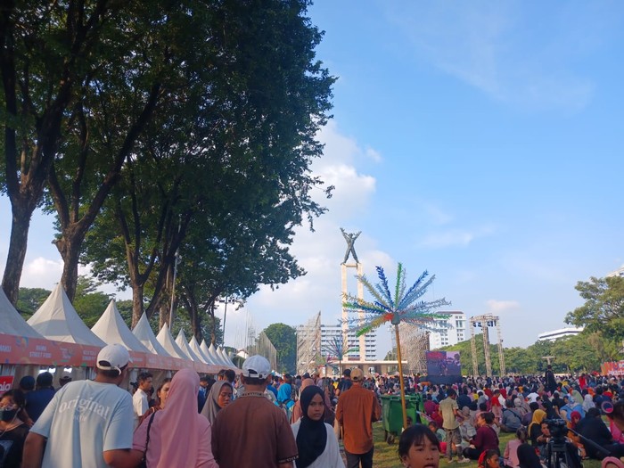 Suasana di Lapangan Banteng jelang malam puncak HUT ke-498 Jakarta.