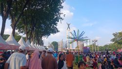 Warga Padati Lapangan Banteng, Mau Nonton Konser HUT Jakarta