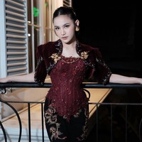 Terlepas dari pro-kontra, penampilan Mahalini malam itu sukses memukau mata karena kecantikan dan keanggunannya. Foto: Instagram/@mahaliniraharja @lisajuofficial