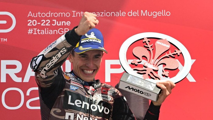 MotoGP - Italian Grand Prix - Mugello Circuit, Scarperia e San Piero, Italy - June 22, 2025 Ducati Lenovo Teams Marc Marquez celebrates on the podium with a trophy after winning the Italian Grand Prix REUTERS/Jennifer Lorenzini
