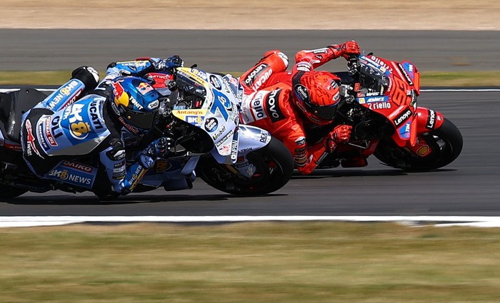 MotoGP - British Grand Prix - Silverstone Circuit, Silverstone, Britain - May 25, 2025 BK8 Gresini Racing MotoGPs Alex Marquez and Ducati Lenovo Teams Marc Marquez in action during the race Action Images via Reuters/Andrew Boyers