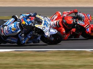 Kata Marc Marquez Lihat Alex Jatuh di Depannya