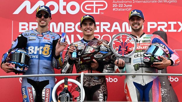 MotoGP - Italian Grand Prix - Mugello Circuit, Scarperia e San Piero, Italy - June 22, 2025 Ducati Lenovo Team's Marc Marquez celebrates on the podium after winning the Italian Grand Prix REUTERS/Jennifer Lorenzini