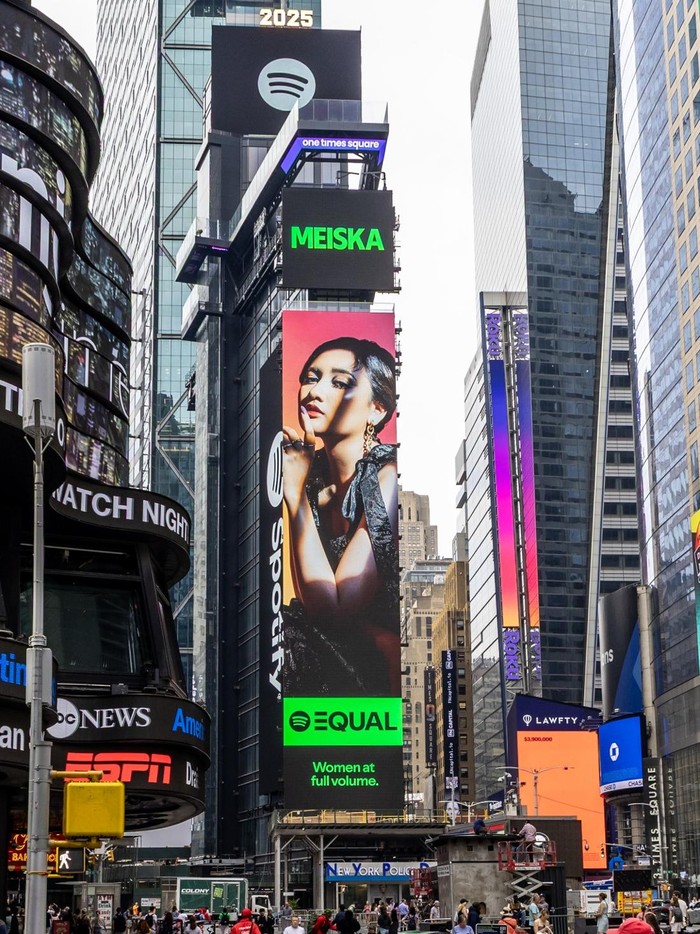 Meiska di billboard Times Squre