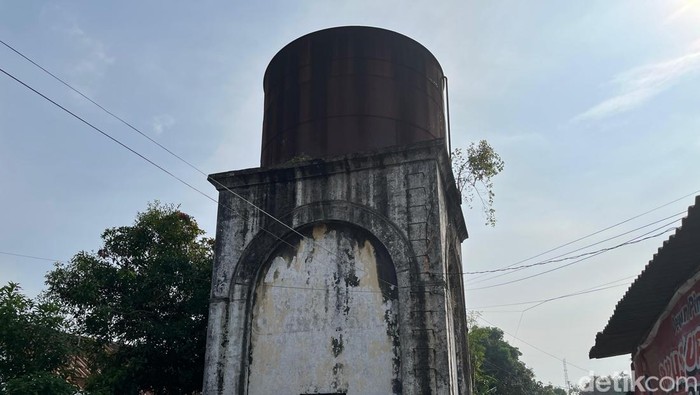 Menara tong air peninggalan Belanda di Asrama TNI Glugur Hong, Medan. (Finta Rahyuni/detikSumut)