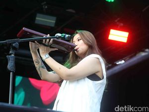 Danilla Riyadi Bawa Nuansa Syahdu di Allo Bank Festival Jakarta 2025