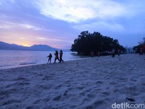 Pantai Riangsunge, Surga Tersembunyi di Flores Timur