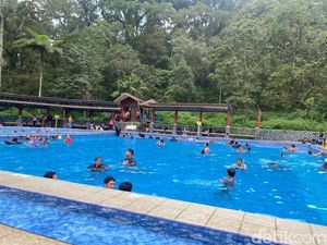 Tak Terimbas Penutupan Jalan, Wisata Pemandian Air Panas Cangar Tetap Buka