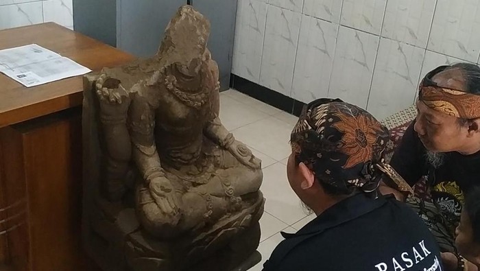 Arca kuno 4 wajah yang diduga terkait Candi Tondowongso ditemukan di  terkubur di sebuah kebun tebu di wilayah Dusun Tondowongso, Desa Gayam, Kecamatan Gurah, Kabupaten Kediri