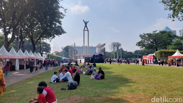 Warga Mulai Datangi Lapangan Banteng, Ikuti Perayaan HUT Jakarta