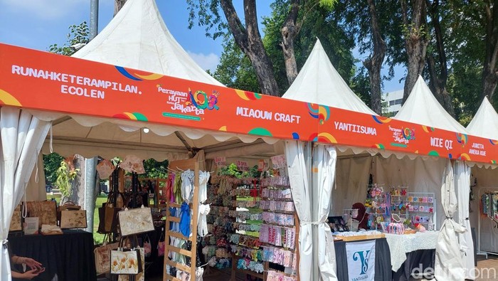 Perayaan HUT-498 Jakarta di Taman Lapangan Banteng Berbagai acara menarik akan digelar di Taman Lapangan Banteng di malam puncak HUT ke-498 Kota Jakarta.