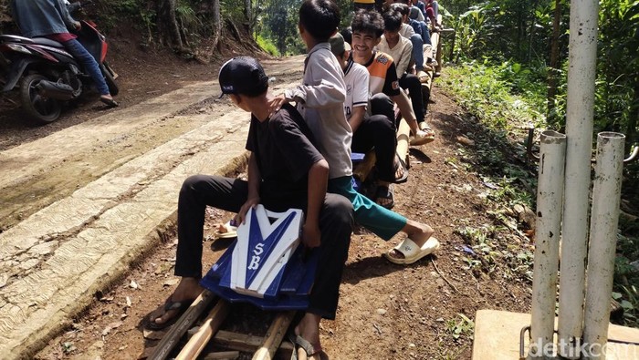 Permainan Lori di Garut