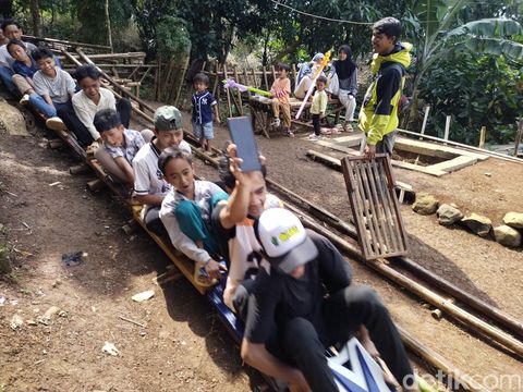 Permainan Lori di Garut