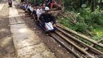 Mengintip Keseruan Bocah Garut Bermain Lori di Kampung