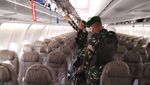 Potret TNI Periksa Pesawat Mendarat Darurat di Kualanamu gegara Ancaman Bom