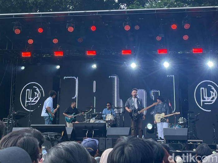 Perunggu Penampilan Perunggu di Allo Bank Festival 2025.