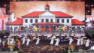 Acara dibuka dengan pertunjukan budaya Betawi yang kuat nuansa lokalnya. Ondel-ondel, tanjidor, rebana, dan silat palang pintu membuka panggung dengan semangat kearifan tradisional yang menyatu dengan gaya presentasi modern.