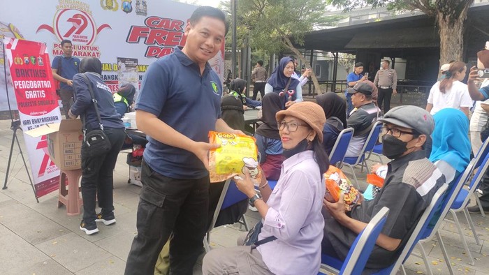 Polresta Sidoarjo gelar baksos dan layanan publik di car free day