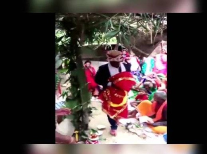 1141906797 Beautiful photo of a ring ceremony being held as per Hindu rituals. Bridegroom is putting a ring to her Bride. Both dressed in traditional hindu marriage attire.