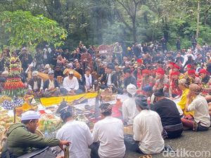 Ngertakeun Bumi Lamba, Ritual Bersyukur Berkah di Tangkuban Parahu