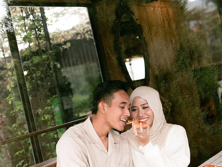 Resmi Menikah, Ini Momen Manis Rizky Ridho dan Shendy Aulia Saat Dinner