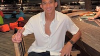 Di Instagram Rizky Ridho, ada juga momen dirinya saat liburan mampir ke sebuah beach club, seperti pada foto ini. Foto: Instagram @rizkyridhoramadhani