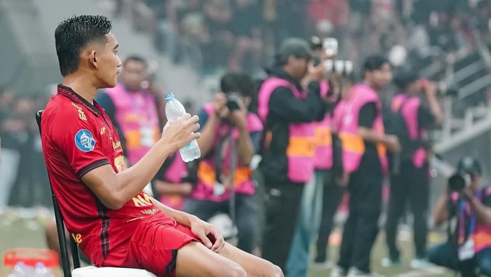 Momen kuliner Rizky Ridho