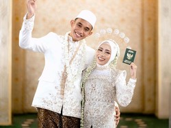8 Potret Gaya Hijab Istri Rizky Ridho dari Akad Nikah Hingga Resepsi