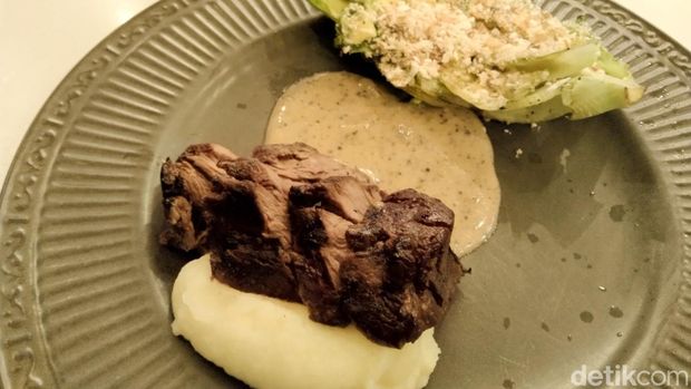 Salah satu menu di Cita Rasa Steak Kaki Lima, Denpasar, Bali.