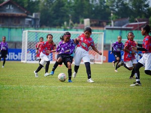 Turnamen Sepakbola Putri Kelompok Usia Digelar di 10 Kota