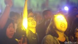 Souljah Bius Penonton dengan Irama Reggae di Allo Bank Festival 2025