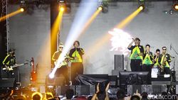 Souljah Bius Penonton dengan Irama Reggae di Allo Bank Festival 2025