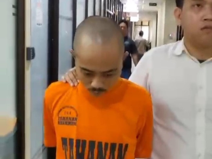 Tampang Moch Ihsan (22) pemuda di Bekasi Timur yang menganiaya ibunya sendiri hingga tersungkur. (dok.Istimewa)
