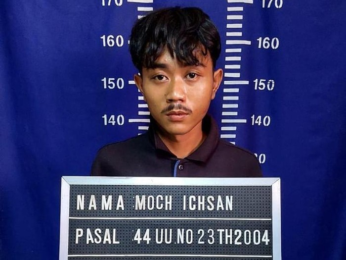 Tampang Anak Tak Tahu Diri yang Aniaya Ibu di Bekasi hingga Tersungkur