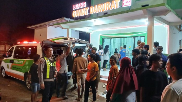 Satu korban luka tertimpa pagar tembok dinyatakan meninggal di RSUD Moh Anwar Sumenep