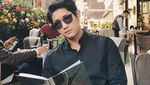 Potret Keren Teuku Rassya Jajan di Jepang hingga Nongkrong di Kafe