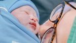 Semringah Tora Sudiro Tengok Cucu, Bahagia Banget Jadi Kakek