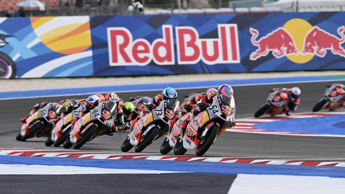 Veda Ega Pratama,  pebalap Indonesia di ajang Red Bull Rookies Cup 2025.