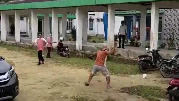 Heboh Keluarga Pasien Ngamuk di RSUD Mubar, Meja Dibanting-Petugas Dikejar
