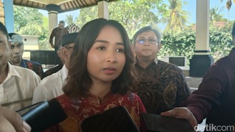 Wamenpar Ni Luh Buka Suara soal Heboh Proyek Lift di Pantai Kelingking Wamenpar Ni Luh Buka Suara soal Heboh Proyek Lift di Pantai Kelingking