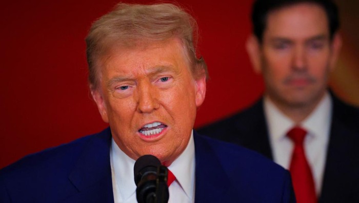 U.S. President Donald Trump delivers an address to the nation alongside U.S. Secretary of State Marco Rubio at the White House in Washington, D.C., U.S. June 21, 2025, following U.S. strikes on Irans nuclear facilities. REUTERS/Carlos Barria/Pool