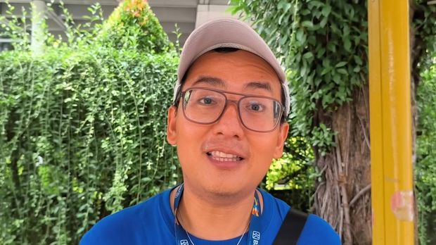Warga menyambut gembira penerapan tarif Rp 1 untuk moda transportasi publik dalam rangka HUT ke-498 Jakarta. (Fadil/detikcom)
