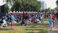 Sejak April, berbagai kegiatan telah digelar menjelang ulang tahun Jakarta, mulai dari pameran seni, bazar UMKM, pagelaran budaya, hingga konser musik. Semuanya berpuncak pada festival besar di Lapangan Banteng yang dirancang menjadi malam penuh hiburan untuk seluruh lapisan masyarakat.