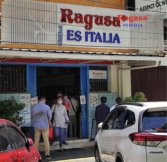 10 Tempat Makan Paling Legendaris di Jakarta, Ada yang Buka Sejak 1925! 10 Tempat Makan Paling Legendaris di Jakarta, Ada yang Buka Sejak 1925!