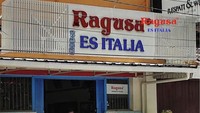 Gerai es krim Ragusa berdiri sejak tahun 1932, menawarkan es krim dari susu sapi segar dengan rasa manis pas. Menu yang tidak boleh dilewatkan yaitu spaghetti ice cream! Foto: Instagram @ragusa.jkt